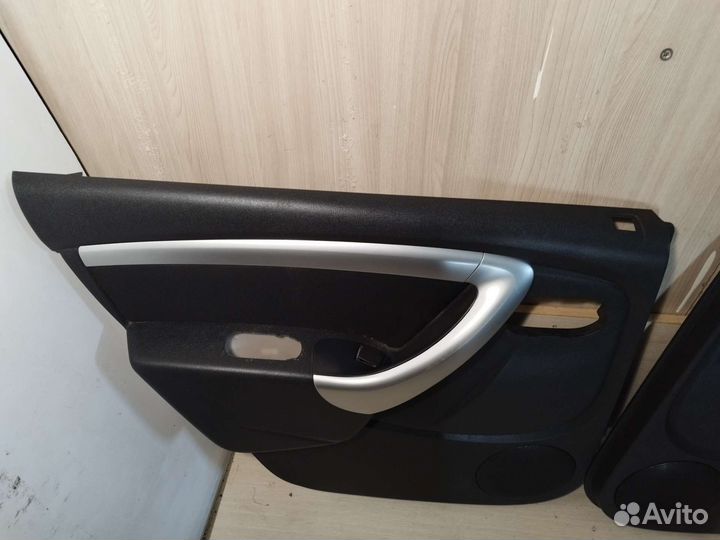 Обшивка задней левой двери Nissan Terrano 3