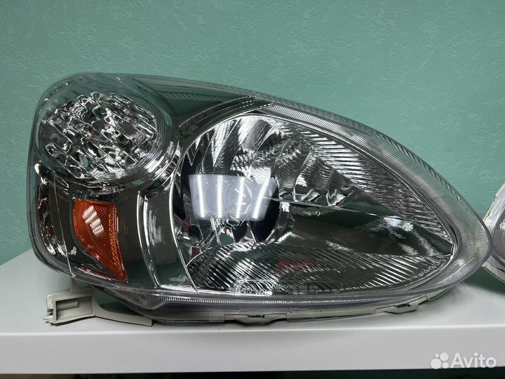 Фары Toyota Platz / Echo