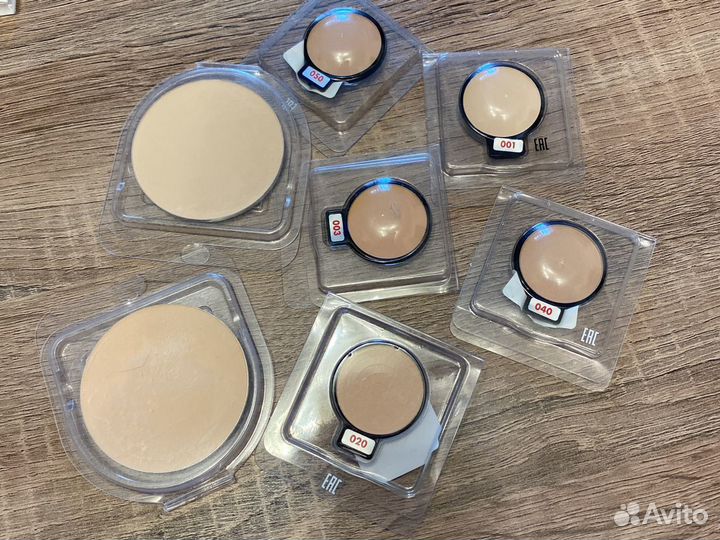 Палетка теней, хайлайтер, тональный крем