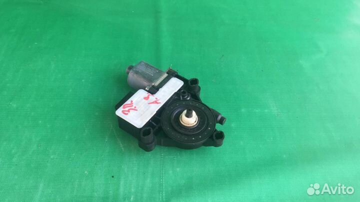 Моторчик стеклоподъемника зад правого Audi A3V8