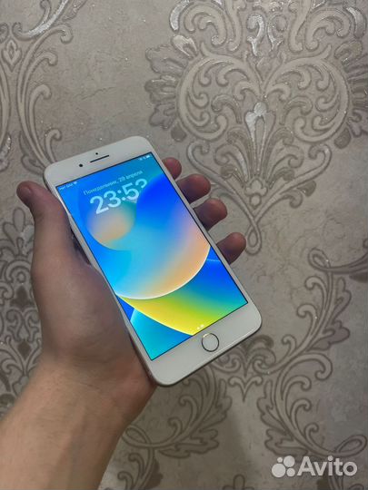iPhone 8 Plus, 64 ГБ