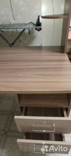 Письменный стол