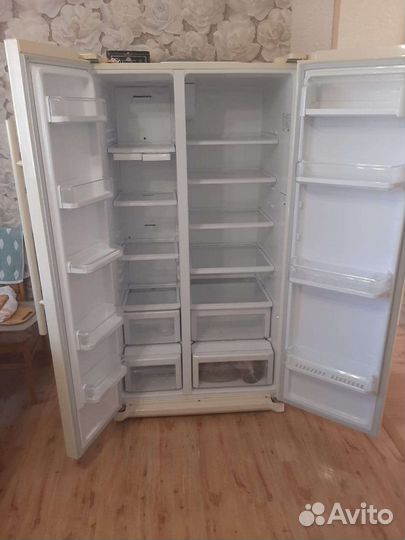 Холодильник Samsung Side-By-Side