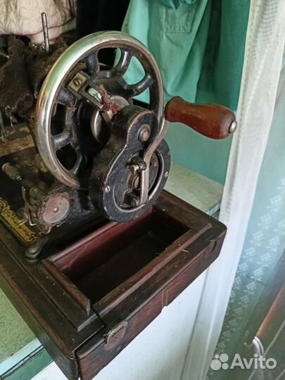 Швейная машинка Зингер антикварная