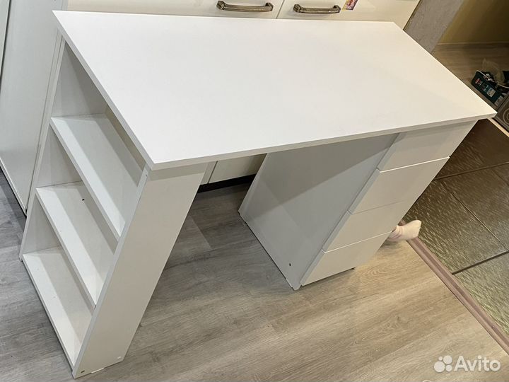 Письменный стол