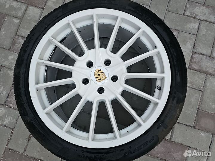 Pirelli P Zero Rosso 295/35 R21