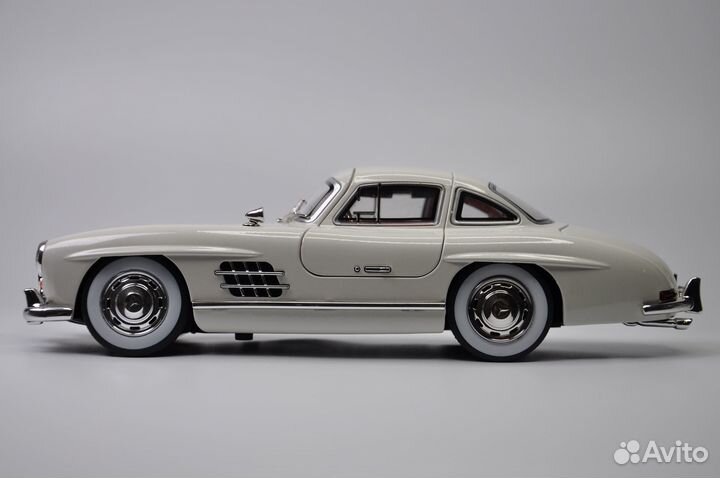 Модель авто Mercedes-Benz 300SL 1954 1:24 металл