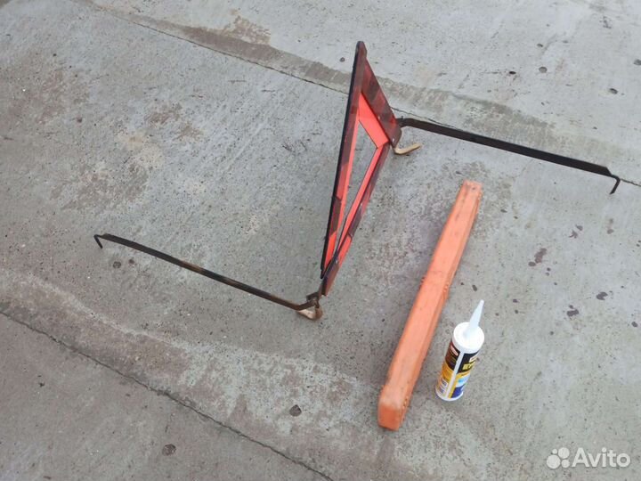 Знак аварийной остановки основательный, не сдует