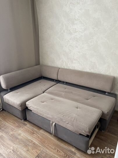 Угловой диван на кухню со спальным местом