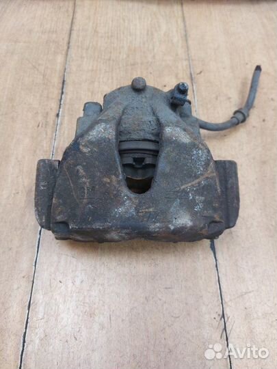 Тормозной суппорт передний левый Opel Astra H