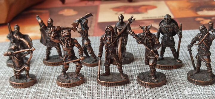 Викинги отлиты в бронзе