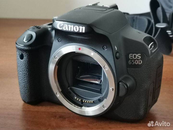 Зеркальный фотоаппарат Canon 650d