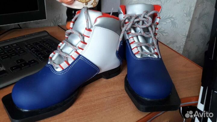 Лыжи и ботинки