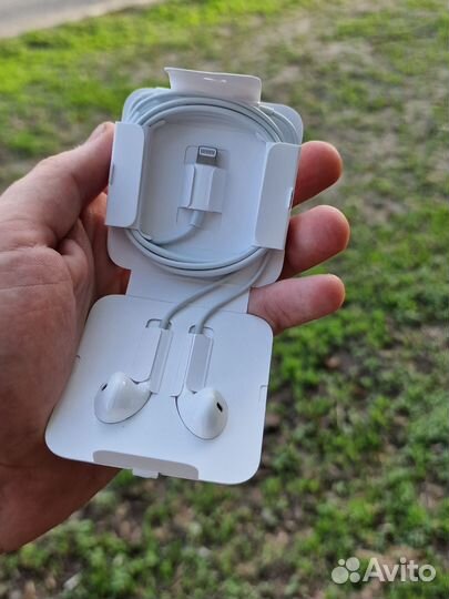 Проводные наушники Apple EarPods (Lightning) белый