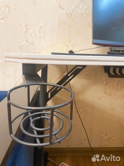 Стол компьютерный GameLab Monolith GL-910