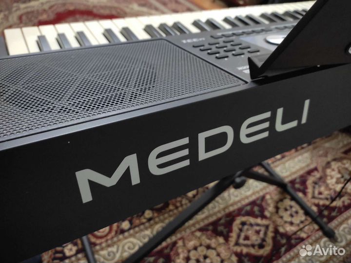 Продается синтезатор