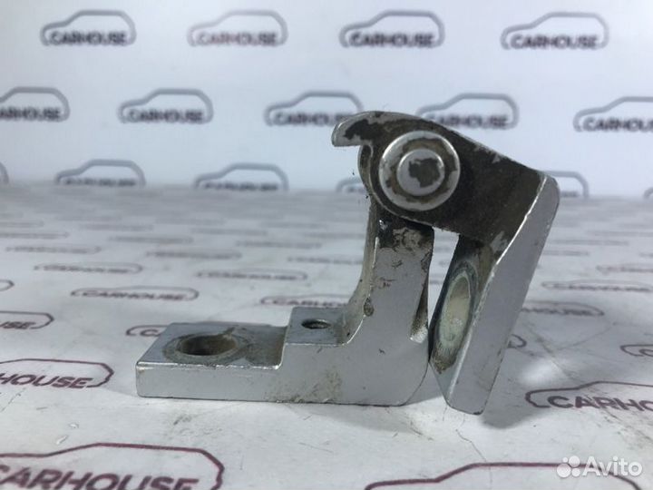 Петля двери задняя правая Volkswagen Golf 4 1.6