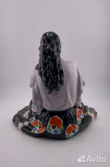 Статуэтка фарфоровая Цыганка. Дулево 1953 год
