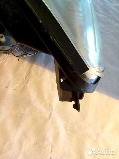 Фара правая H005 Nissan Note E11 брак креплений