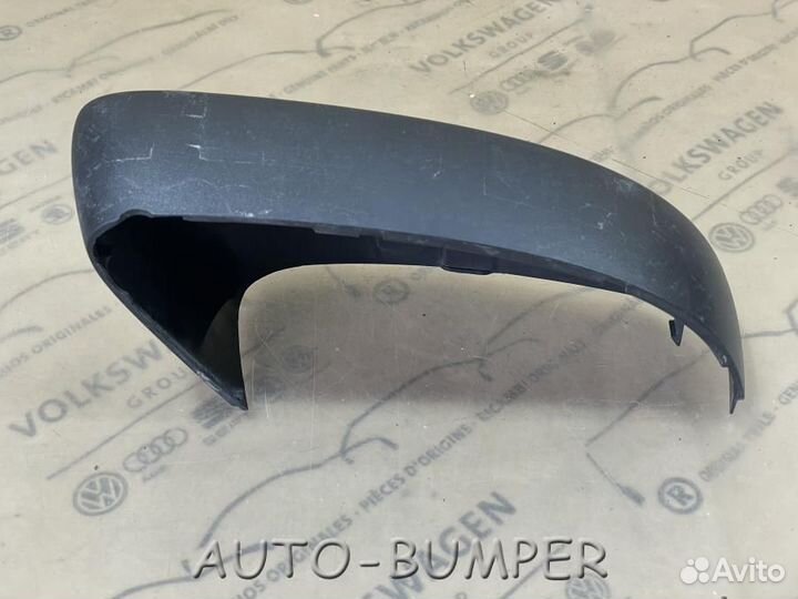 Skoda Rapid 2013- Накладка зеркала правого