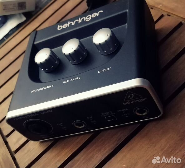 Внешняя звуковая карта behringer U-phoria UM2