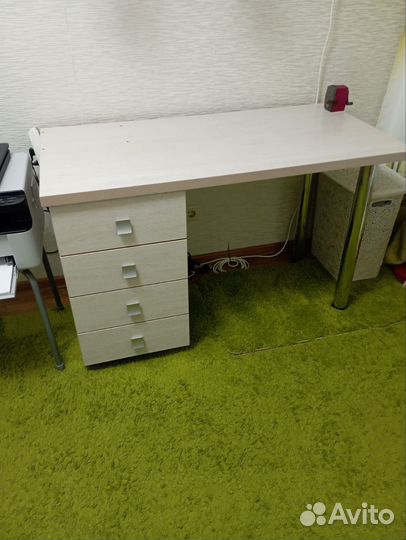 Компьютерный стол