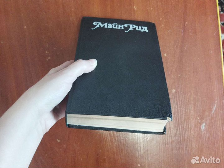 Продаю книгу, в хорошем состоянии