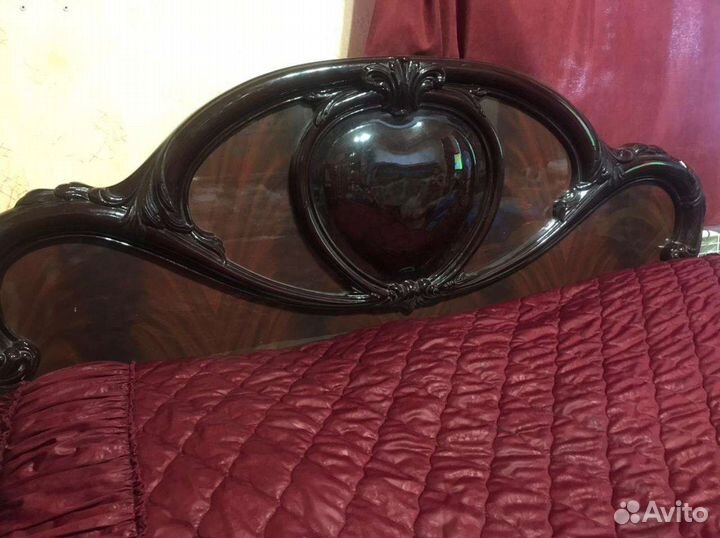 Спальный гарнитур