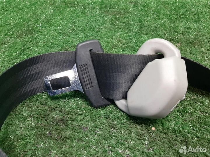 Ремень безопасности задний правый Toyota Verso R2