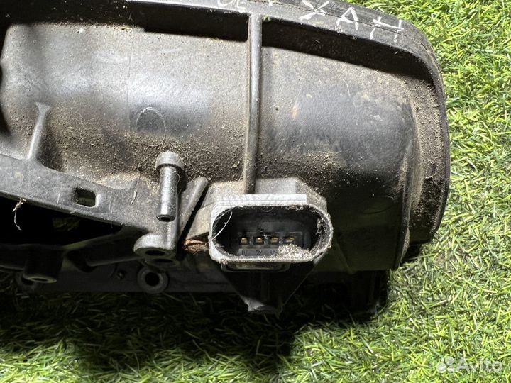 Коллектор впускной Volkswagen Golf