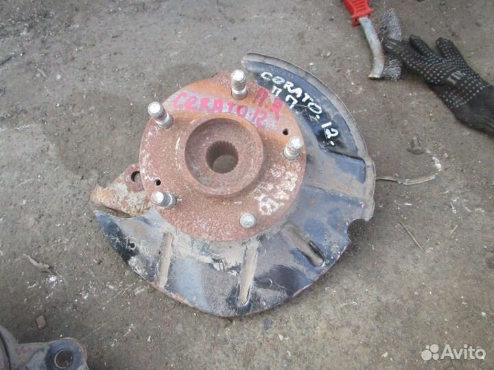 Кулак правый KIA Cerato