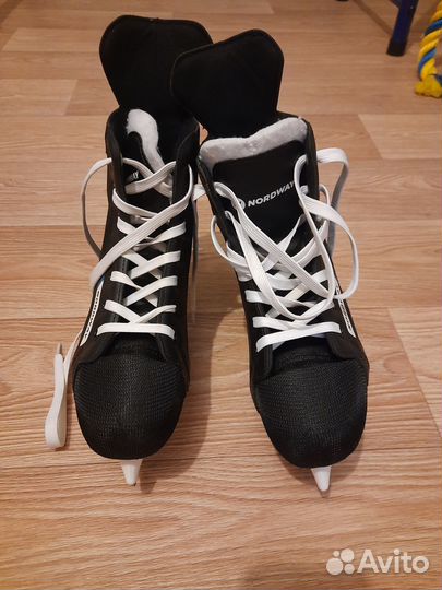 Хоккейные коньки