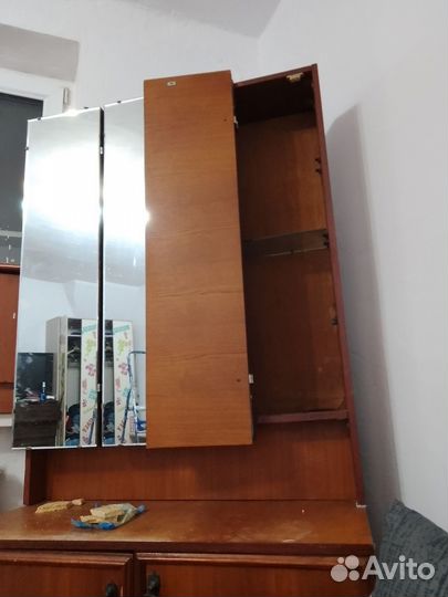 Трюмо с зеркалом