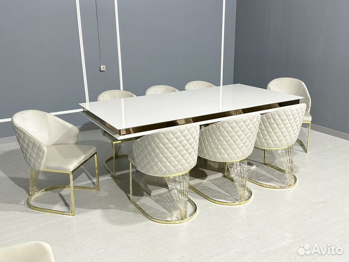 Стол и стулья