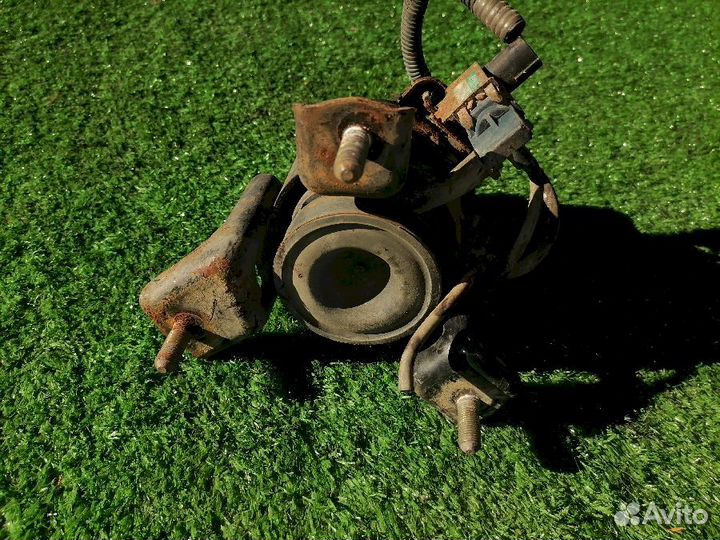 Опора двигателя (подушка двс) передняя 12360-20100