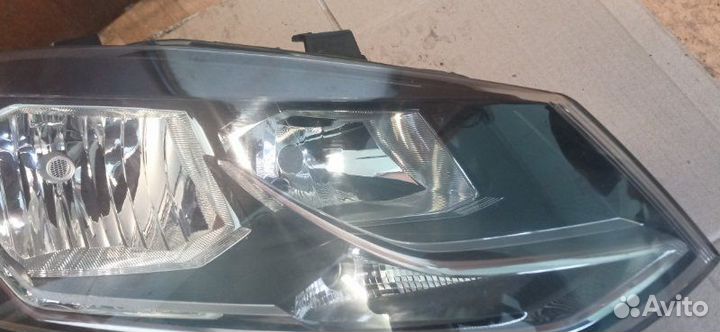 Фара передняя правая Volkswagen Polo sedan