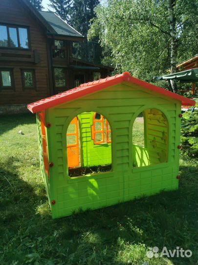 Детский игровой домик, стол, стульчики и машина