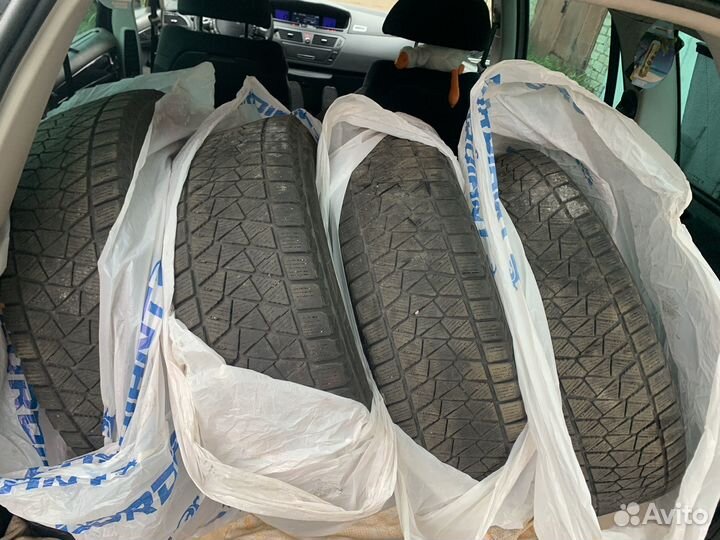 Bridgestone Blizzak DM-V2 215/70 R16