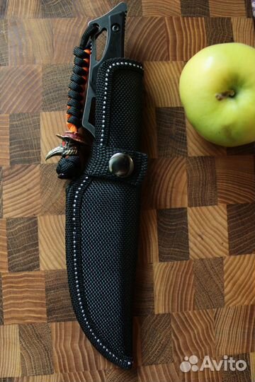 Нож кухонный с чехлом и темляком