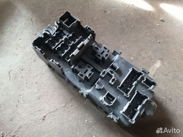 Блок предохранителей Mitsubishi Pajero Sport K9