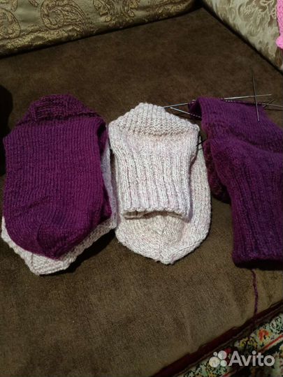 Носки, варежки и тапочки ручной вязки