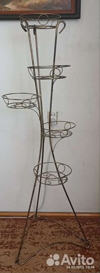Подставка для цветов напольная металлическая