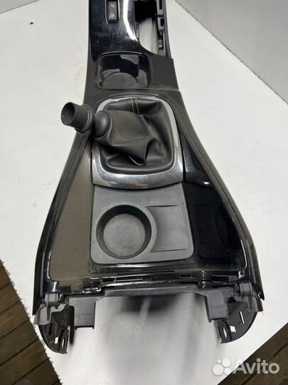 Подлокотник Renault Megane bzar F4R 2013