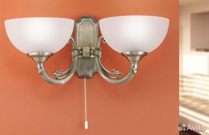 Бра настенный металлический со стеклом