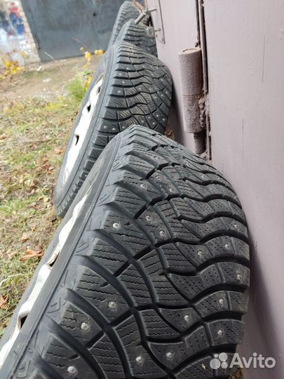 Dunlop GrandTrek Ice 03 215/65 R16 102T