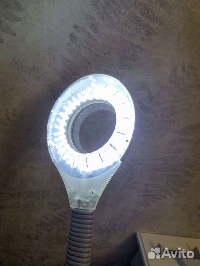 Косметологическая лампа с лупой