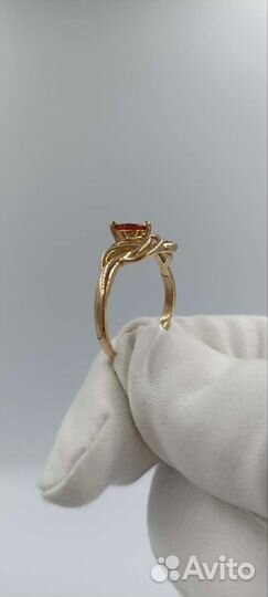 Золотое кольцо с фианитом и гранатом