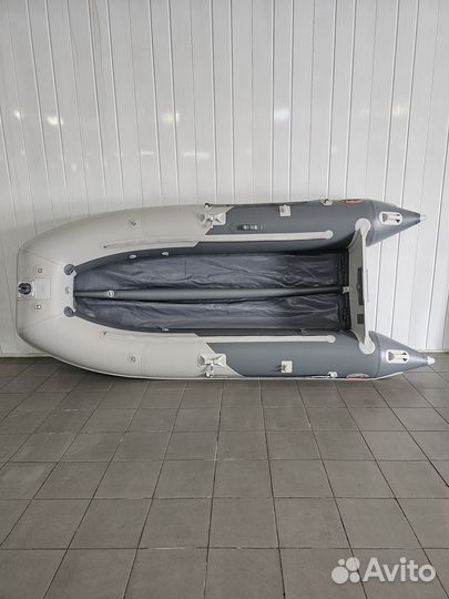 Лодка с мотором