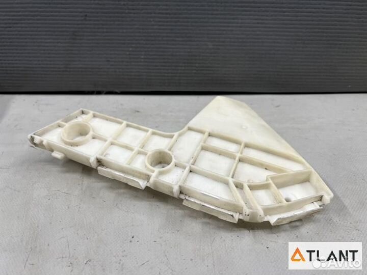 Крепление бампера передняя левая toyota voxy