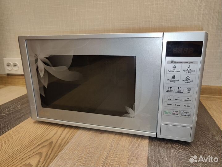 Рабочая микроволновая печь LG